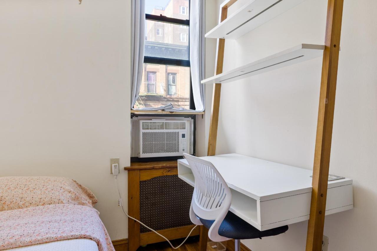 Living At Columbia Apartment *