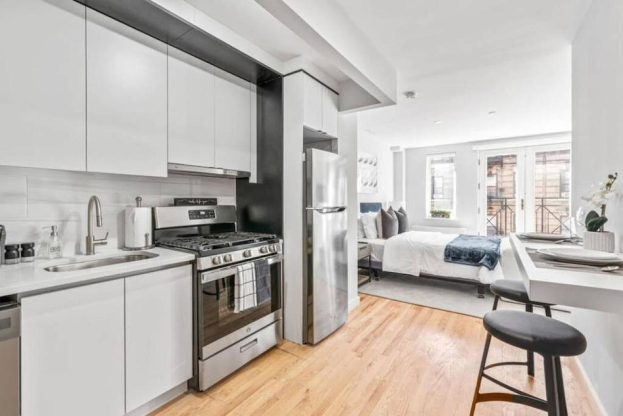 Appartement Luxe Studio With Charming Juliet Balcony