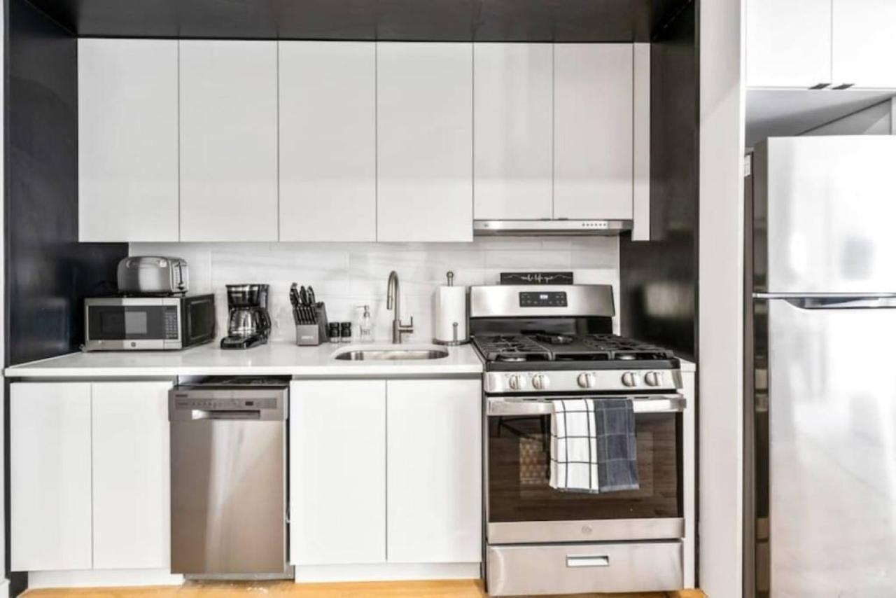 Luxe Studio With Charming Juliet Balcony Appartement New York