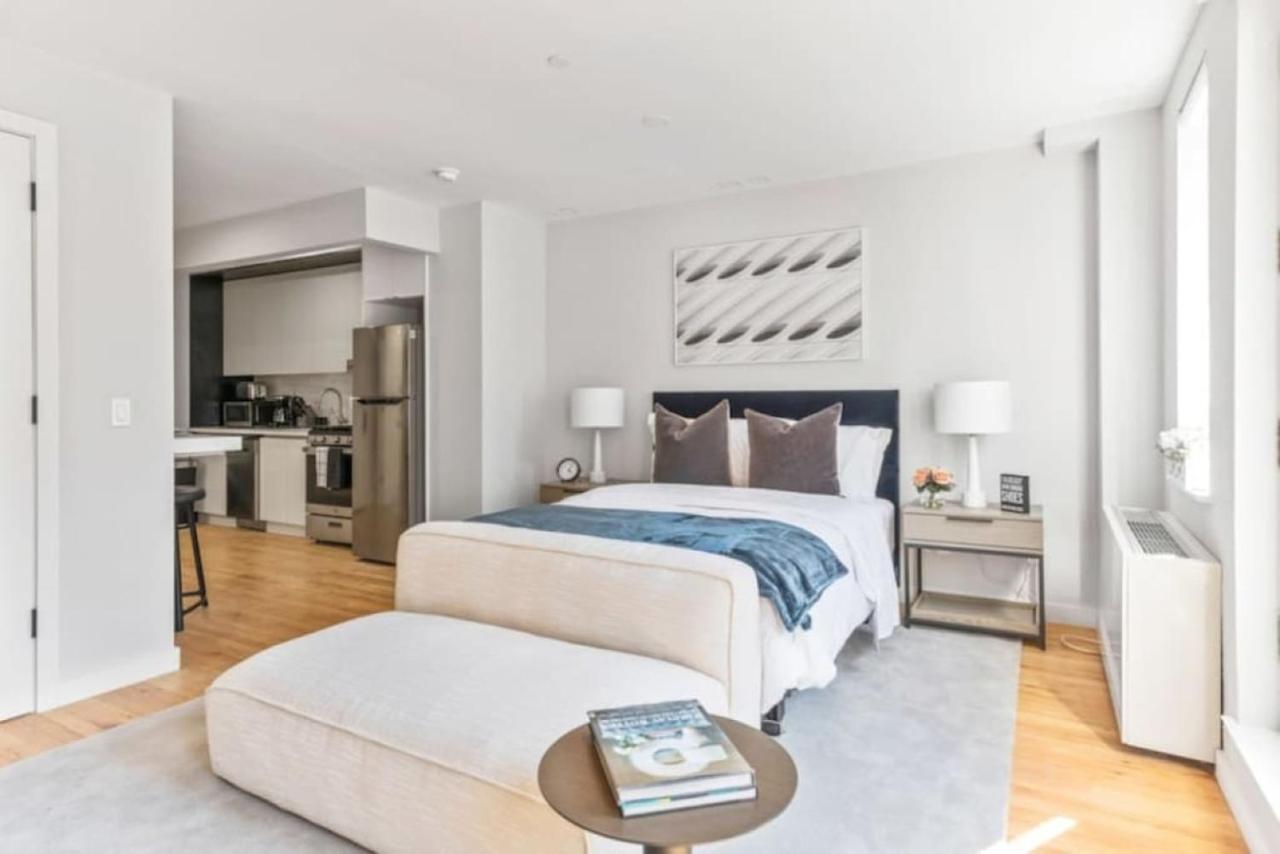 Appartement Luxe Studio With Charming Juliet Balcony