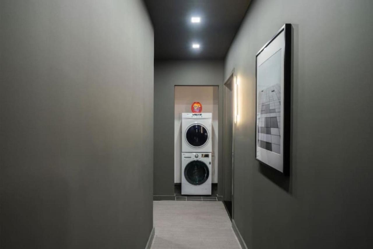 Appartement Luxe Studio With Charming Juliet Balcony