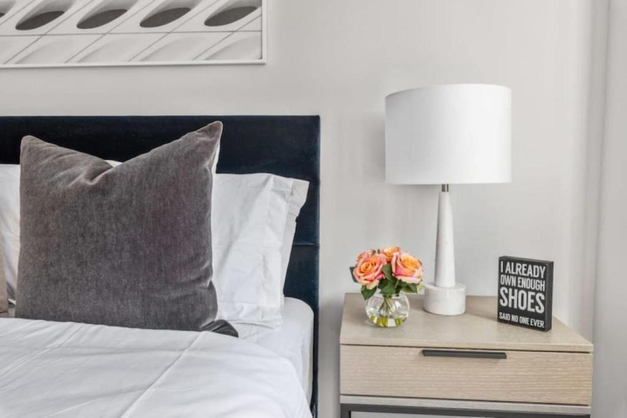 Appartement Luxe Studio With Charming Juliet Balcony