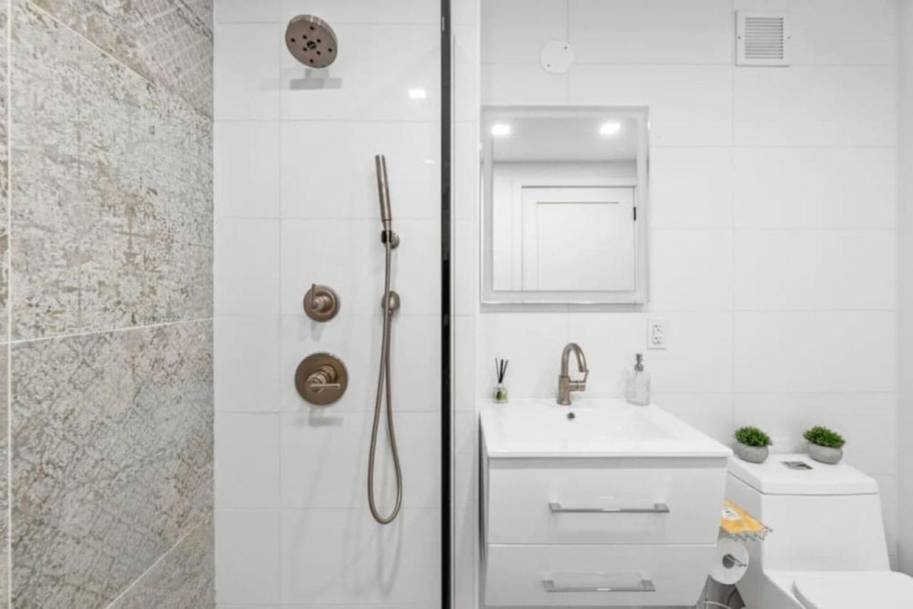 Appartement Luxe Studio With Charming Juliet Balcony New York