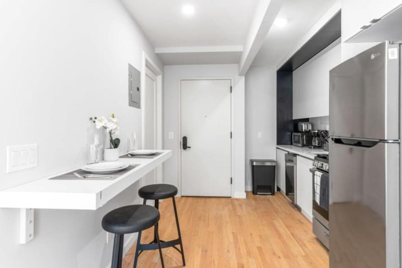 Appartement Luxe Studio With Charming Juliet Balcony *