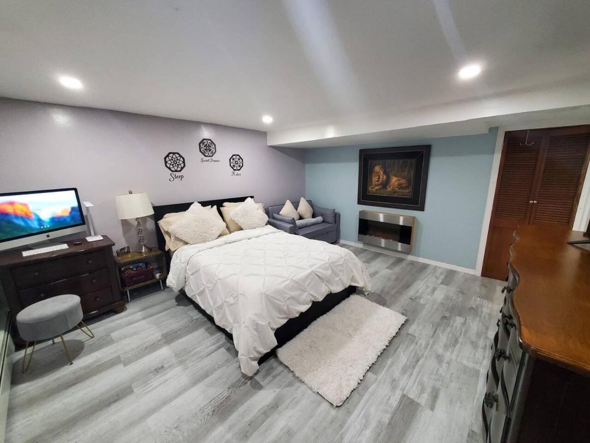 Lovely 2 Bedroom With 2 Entrance And Parking With A Fee *