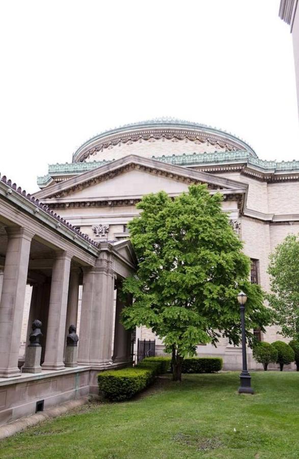 Lovely 2 Bedroom With 2 Entrance And Parking With A Fee Apartment