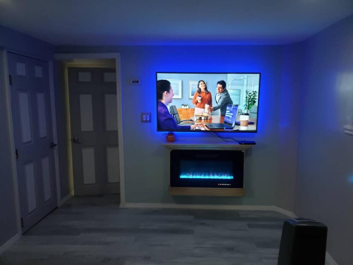 Lovely 2 Bedroom With 2 Entrance And Parking With A Fee *