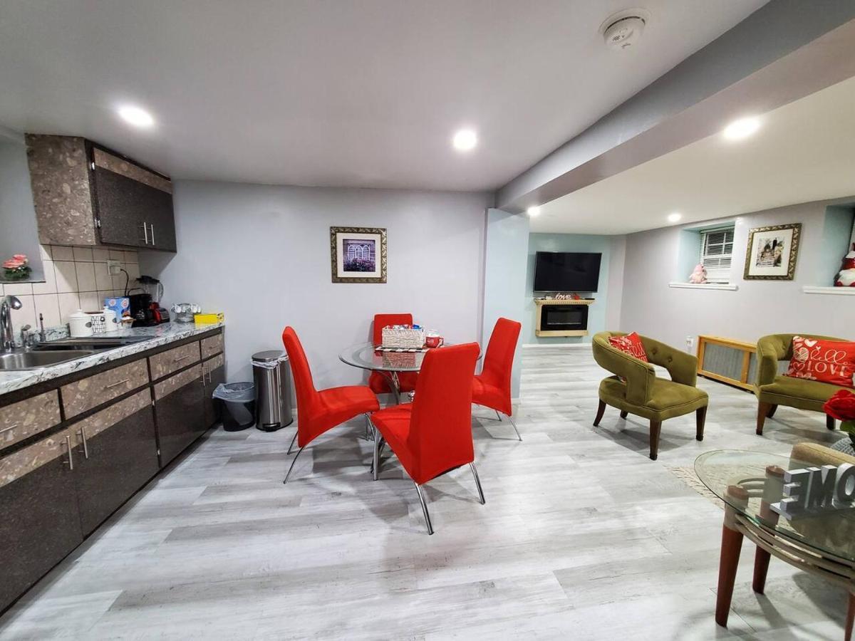 Lovely 2 Bedroom With 2 Entrance And Parking With A Fee * New York