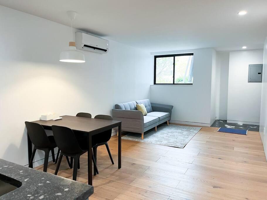 New Cozy Modern Minimalist In Brooklyn At Rem-casa Appartement New York