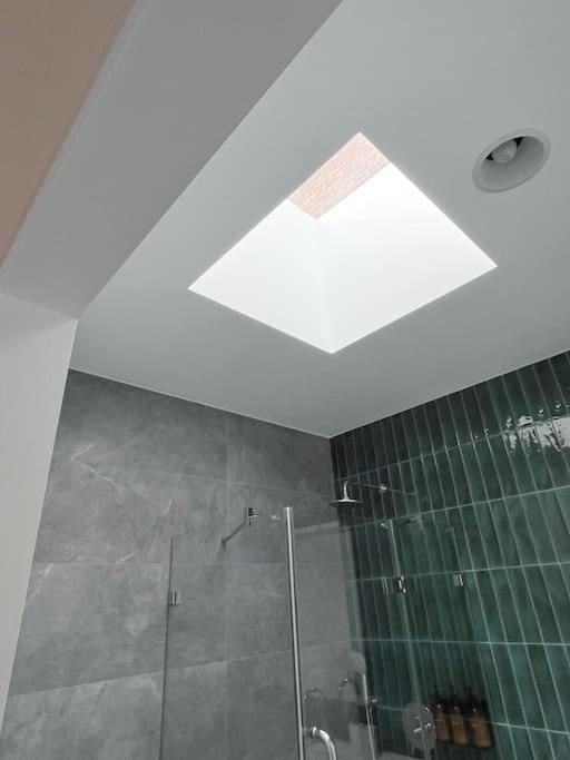 New Ample And Cozy One Bedroom In Brooklyn At Rem-casa Apartment