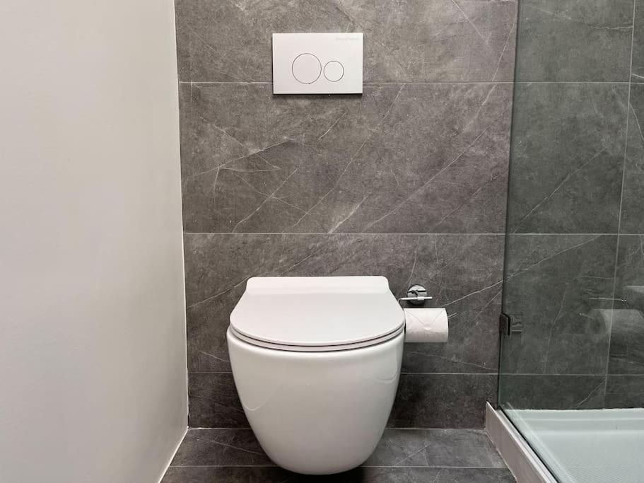 New Ample And Cozy One Bedroom In Brooklyn At Rem-casa * New York