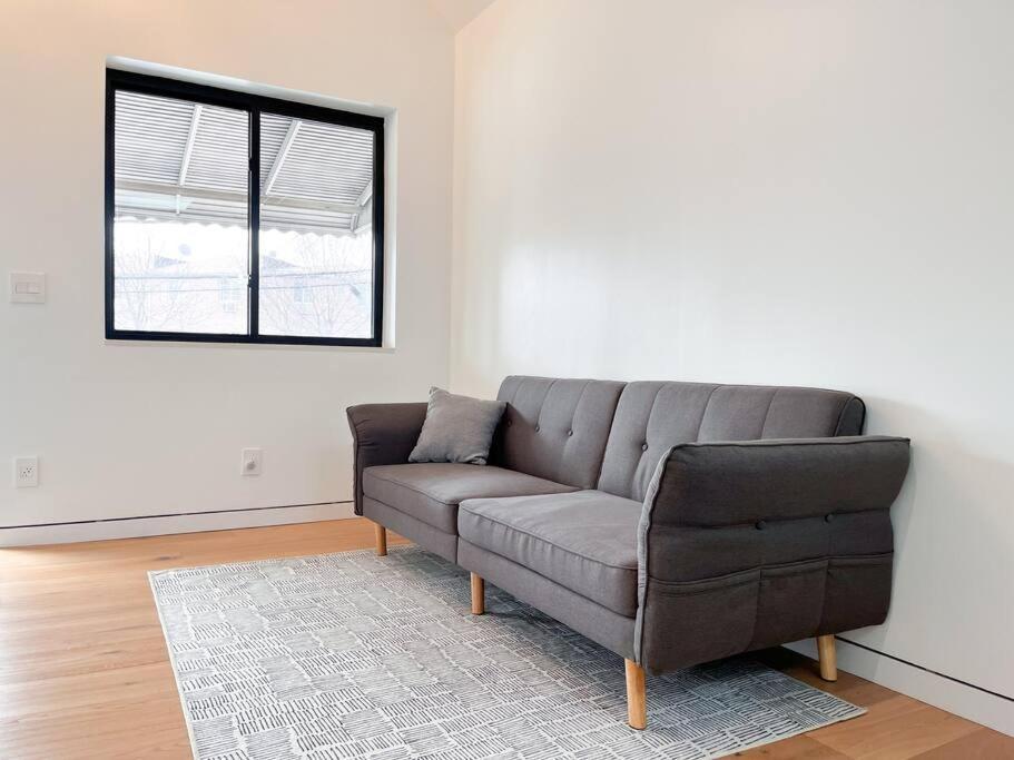 New Ample And Cozy One Bedroom In Brooklyn At Rem-casa Apartment *