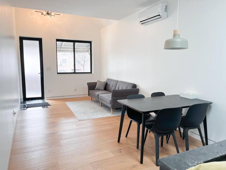 New Ample And Cozy One Bedroom In Brooklyn At Rem-casa Apartment New York