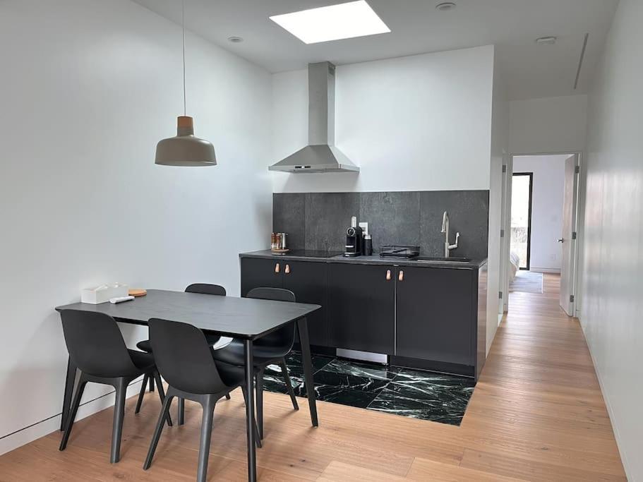 New Ample And Cozy One Bedroom In Brooklyn At Rem-casa New York