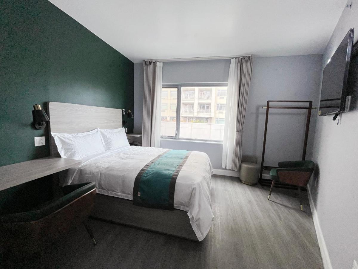 Starlight Near Lga Airport