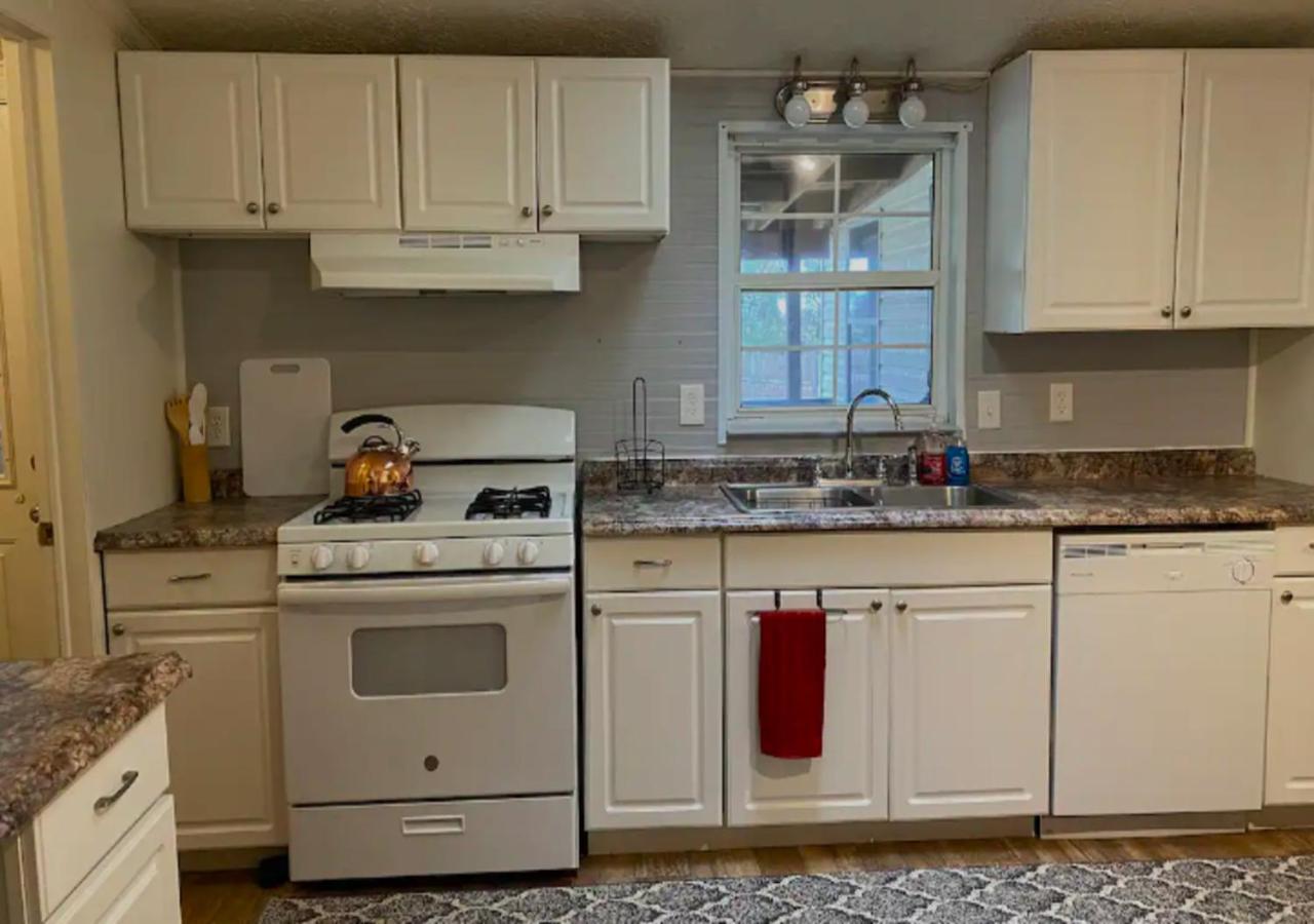 One Bed At Uws Apartment New York