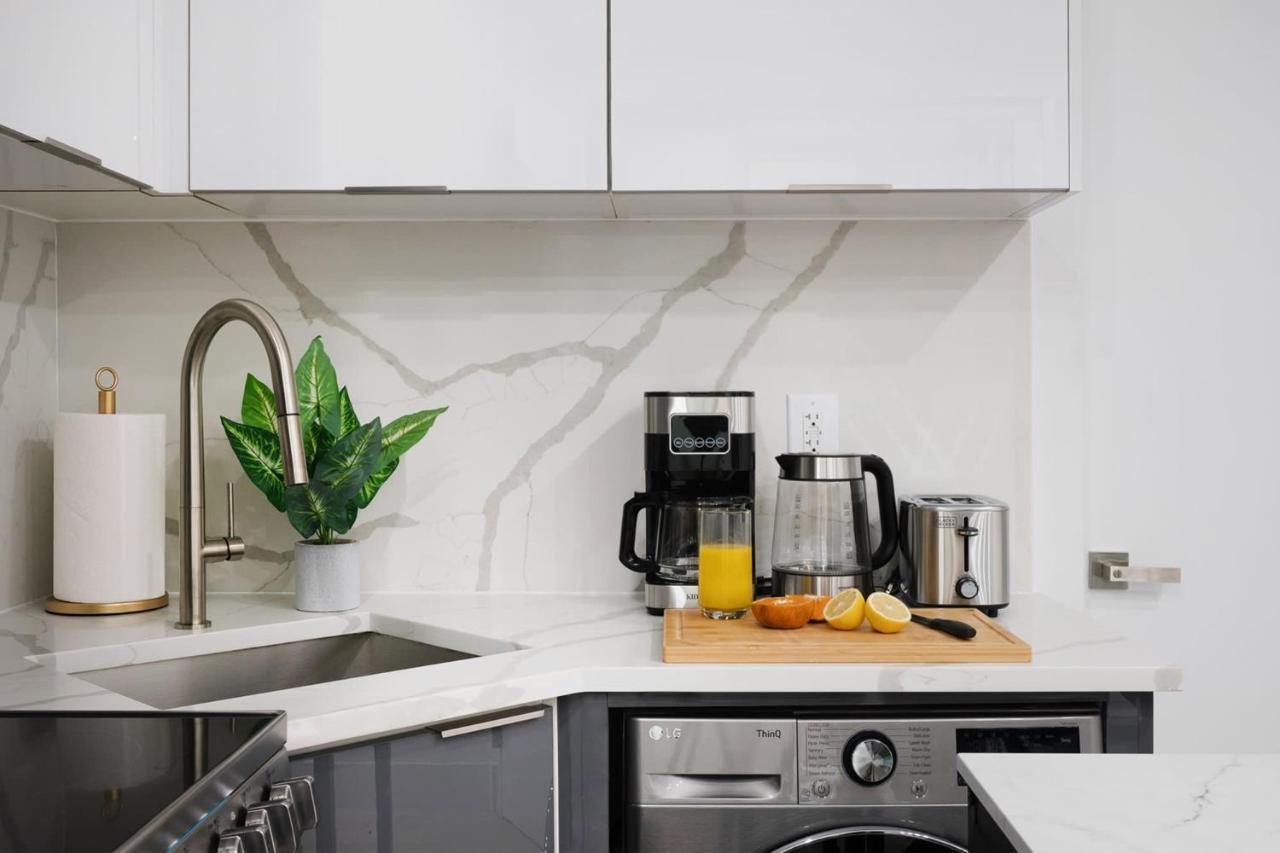 317-2a Sleek Modern 1br Ues W D *