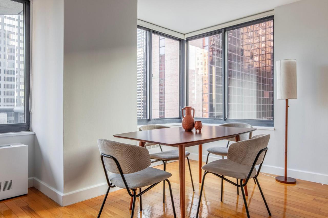 Midtown 2br W Doorman Nr Theater District Nyc-1349 Apartment
