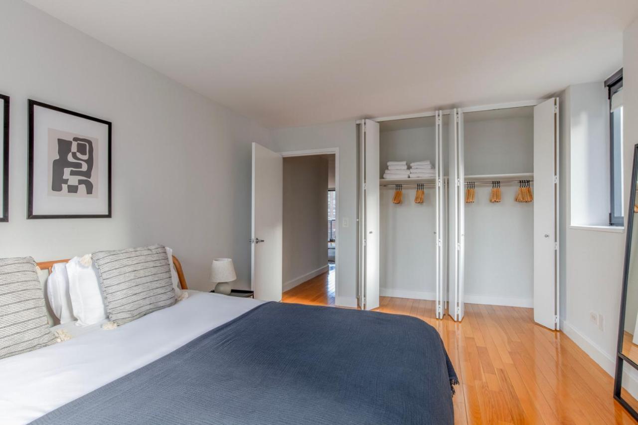 Apartment Midtown 2br W Doorman Nr Theater District Nyc-1349 *
