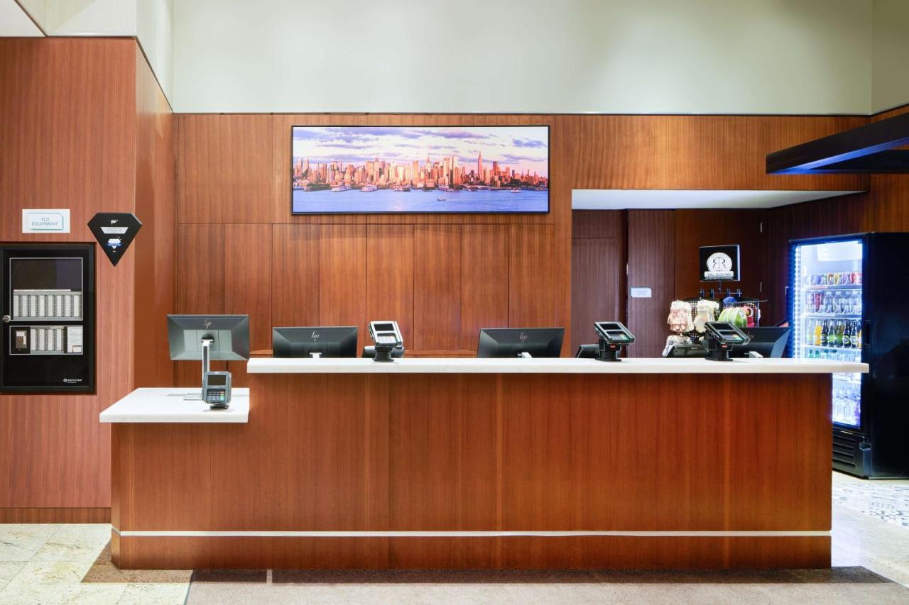 Hilton Garden West 35th Street Hotel 3*