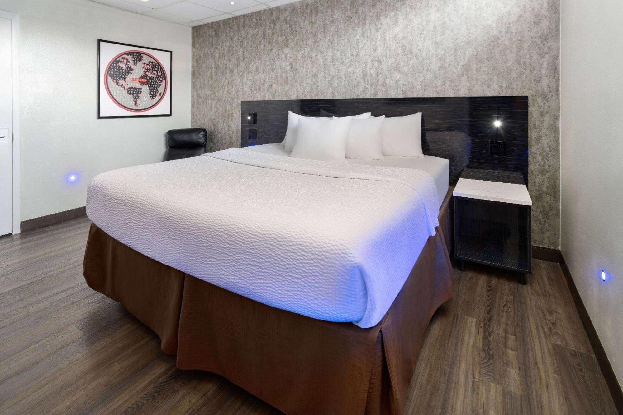 Ramada By Wyndham Bronx Hotel 3*