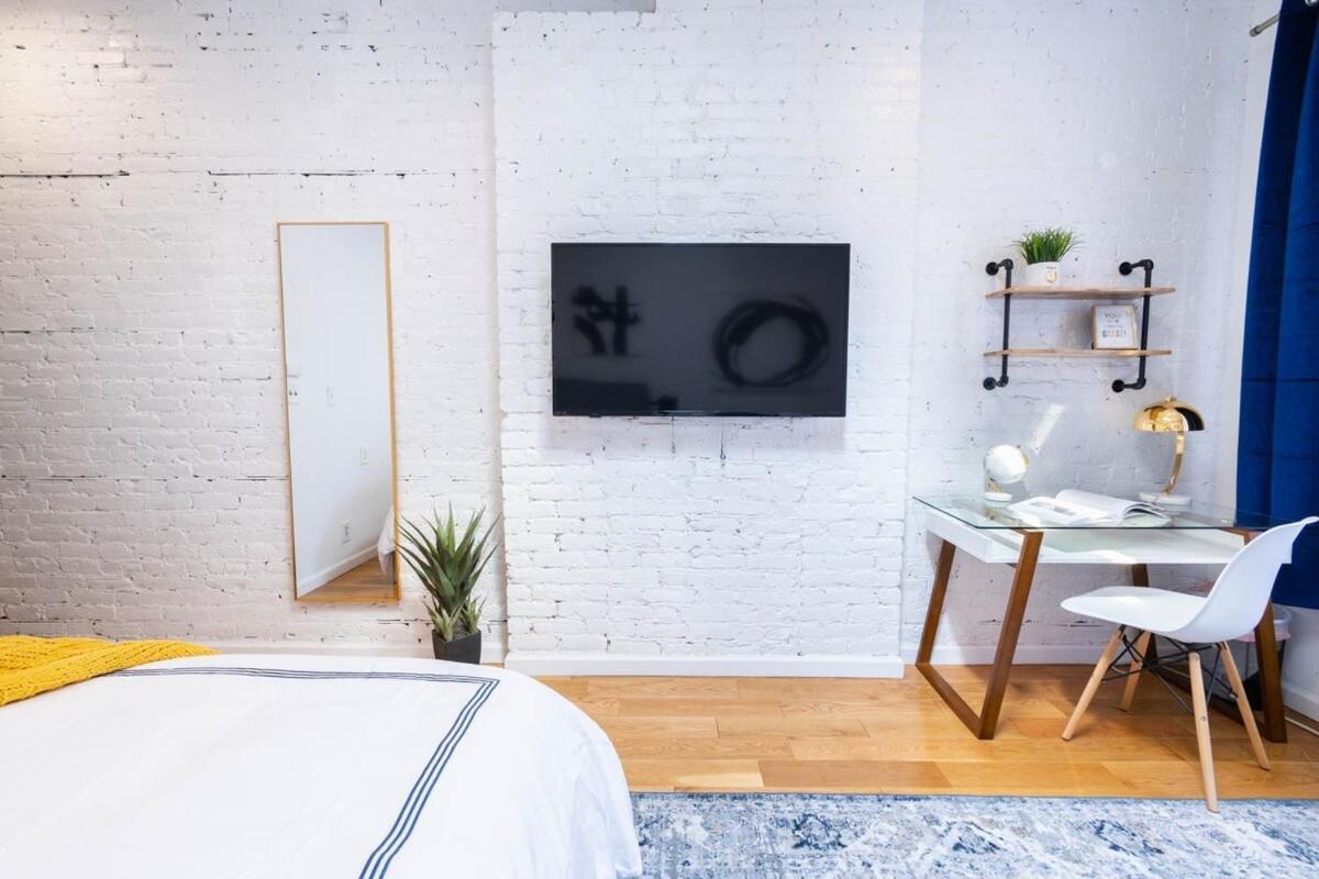 Apartment 26-4a New Prime 20's W D Shared Courtyard New York