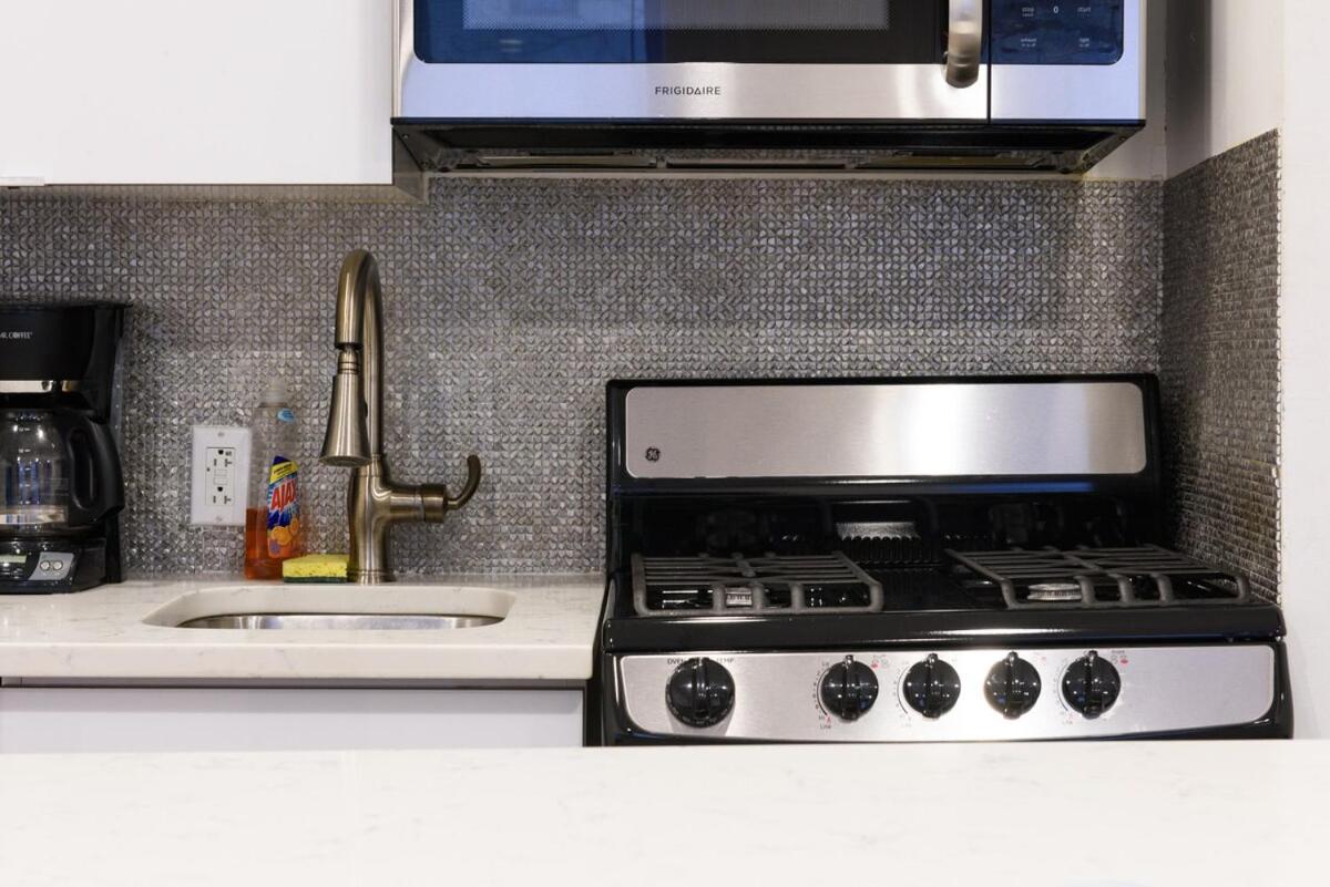 26-4b Newly Furnished 1br W D Courtyard Apartment New York