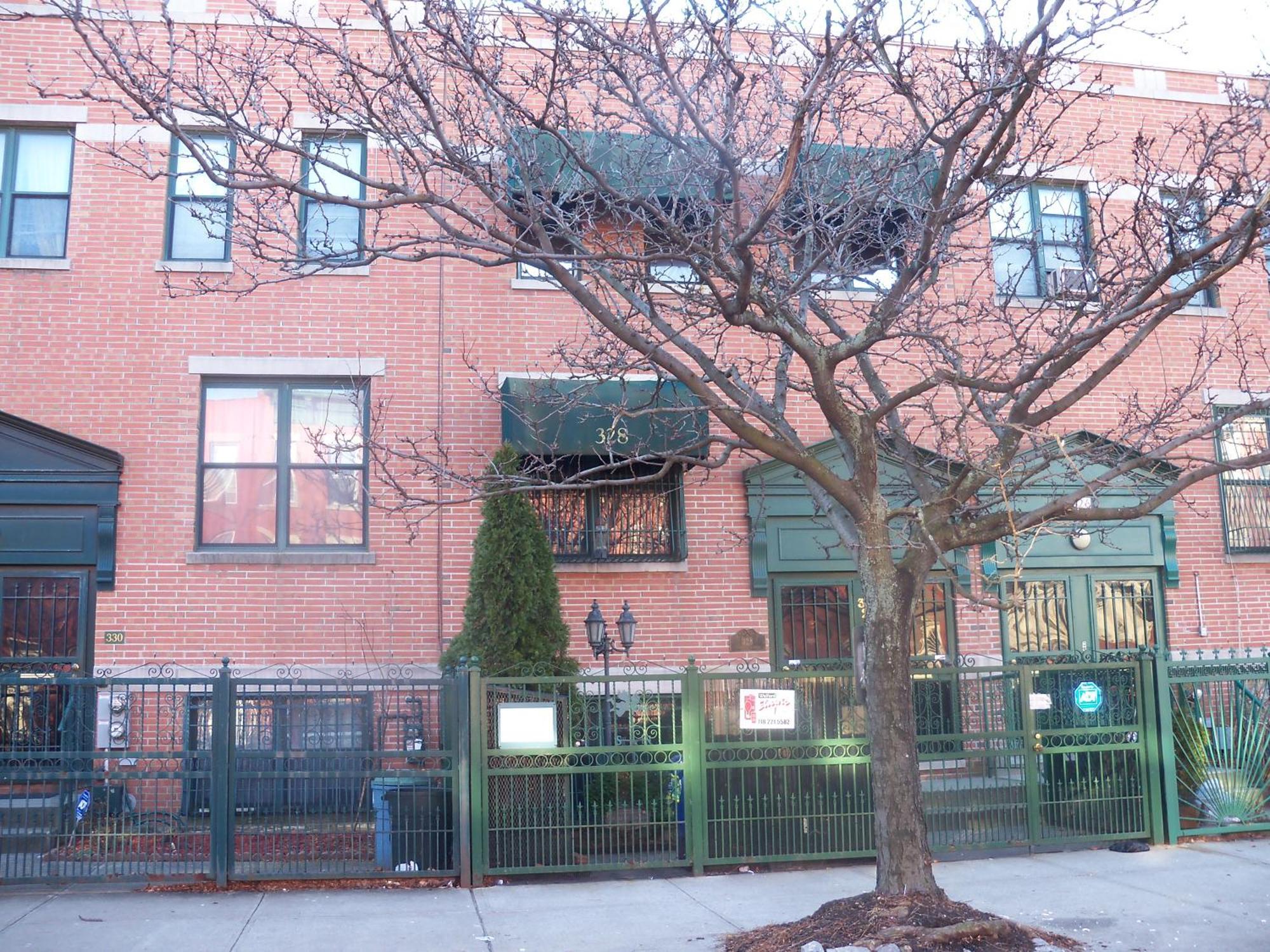 Apartment Booking.com Exxlusive: Fully Furnished One Bedroom Entire With Full Size Bed. For One Person Or Couple, Soulmate Positive Friendship New York
