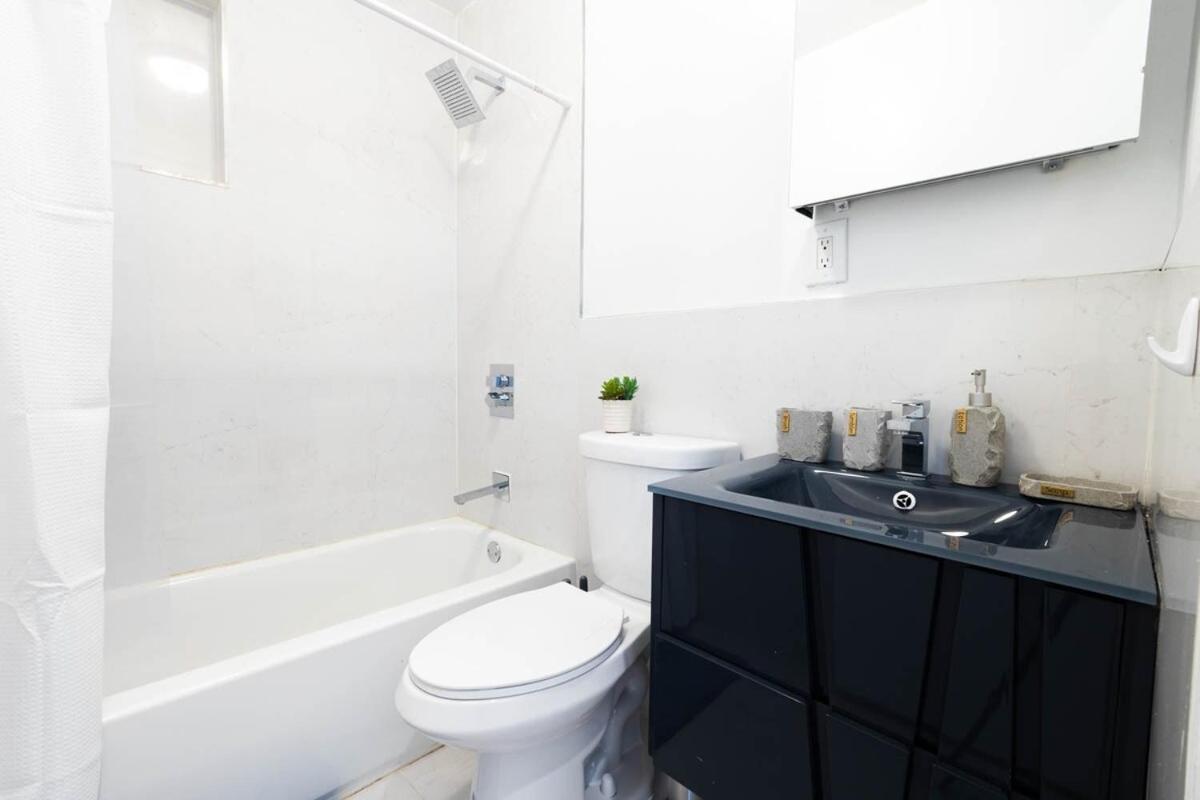 26-4a New Prime 20's W D Shared Courtyard