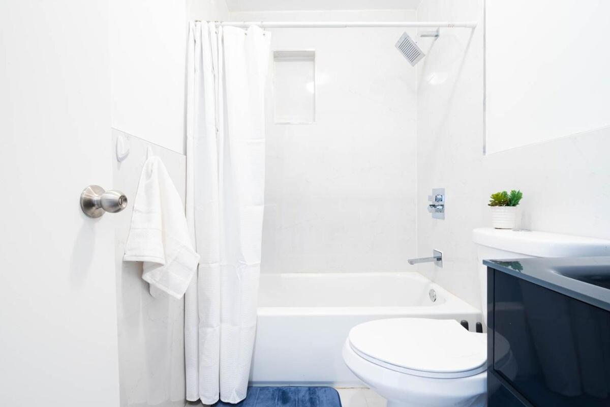 26-4a New Prime 20's W D Shared Courtyard * New York