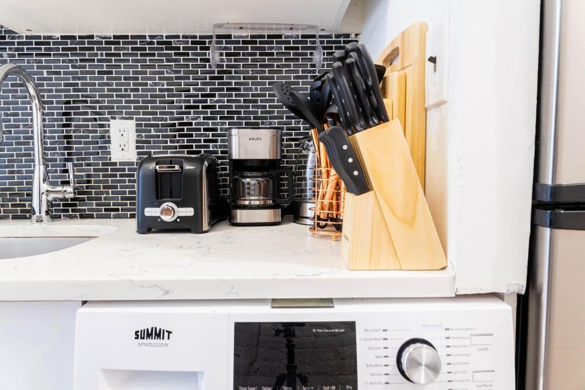 26-4a New Prime 20's W D Shared Courtyard * New York