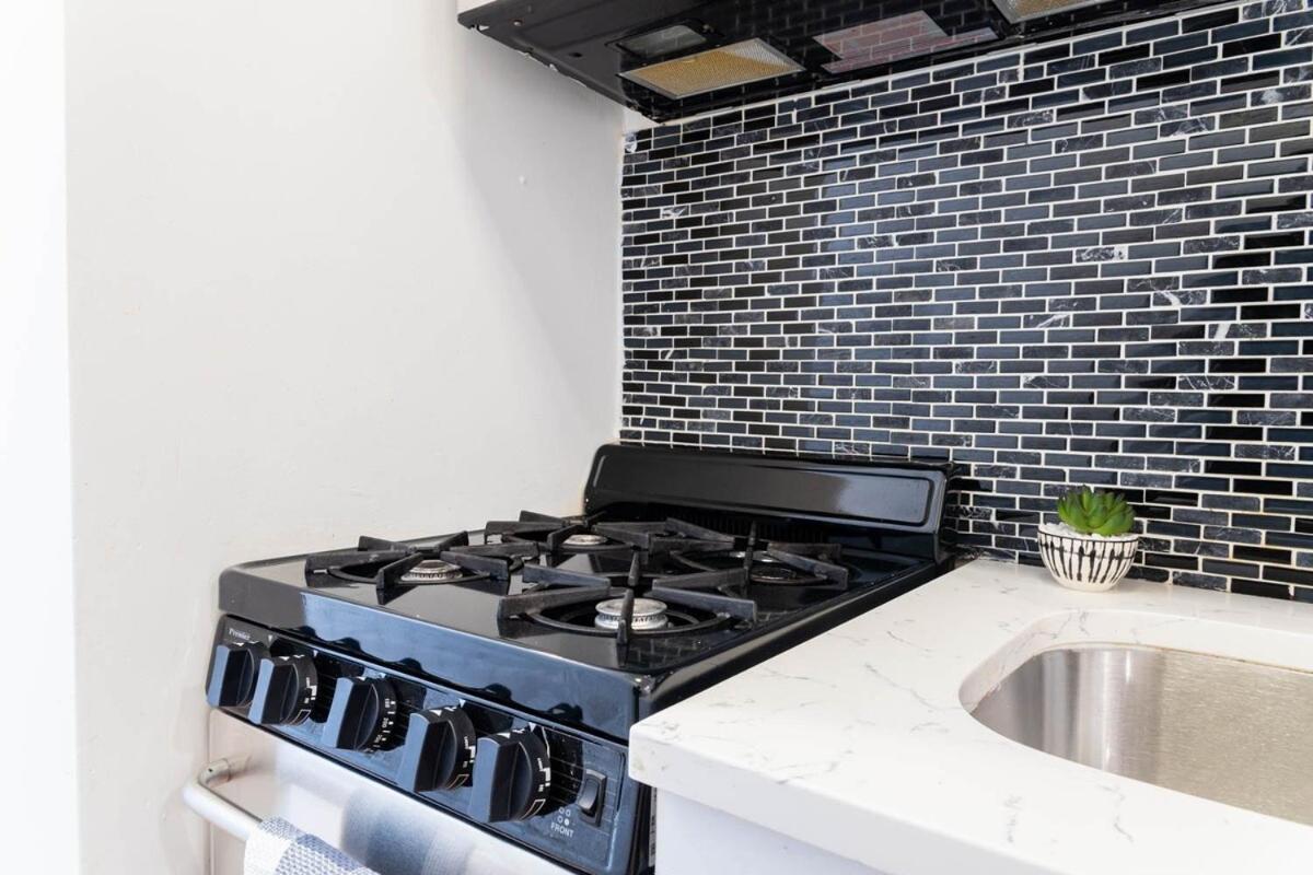 26-4a New Prime 20's W D Shared Courtyard