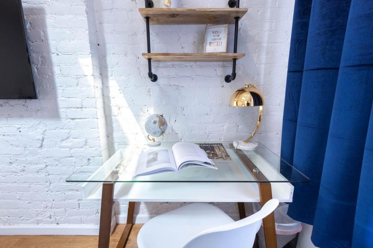 26-4a New Prime 20's W D Shared Courtyard * New York