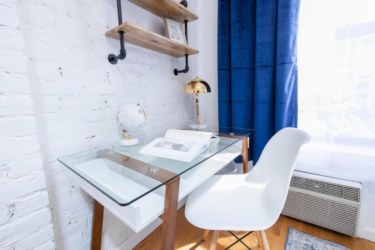 26-4a New Prime 20's W D Shared Courtyard * New York