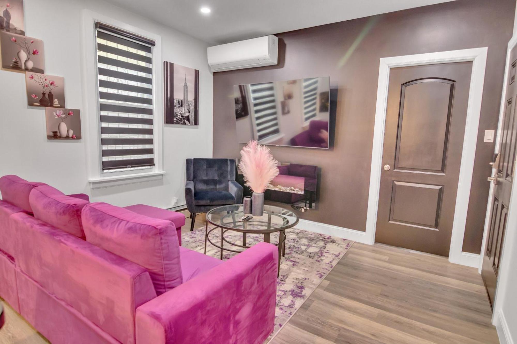 Hugh's And Nora's Place To Homestay New York