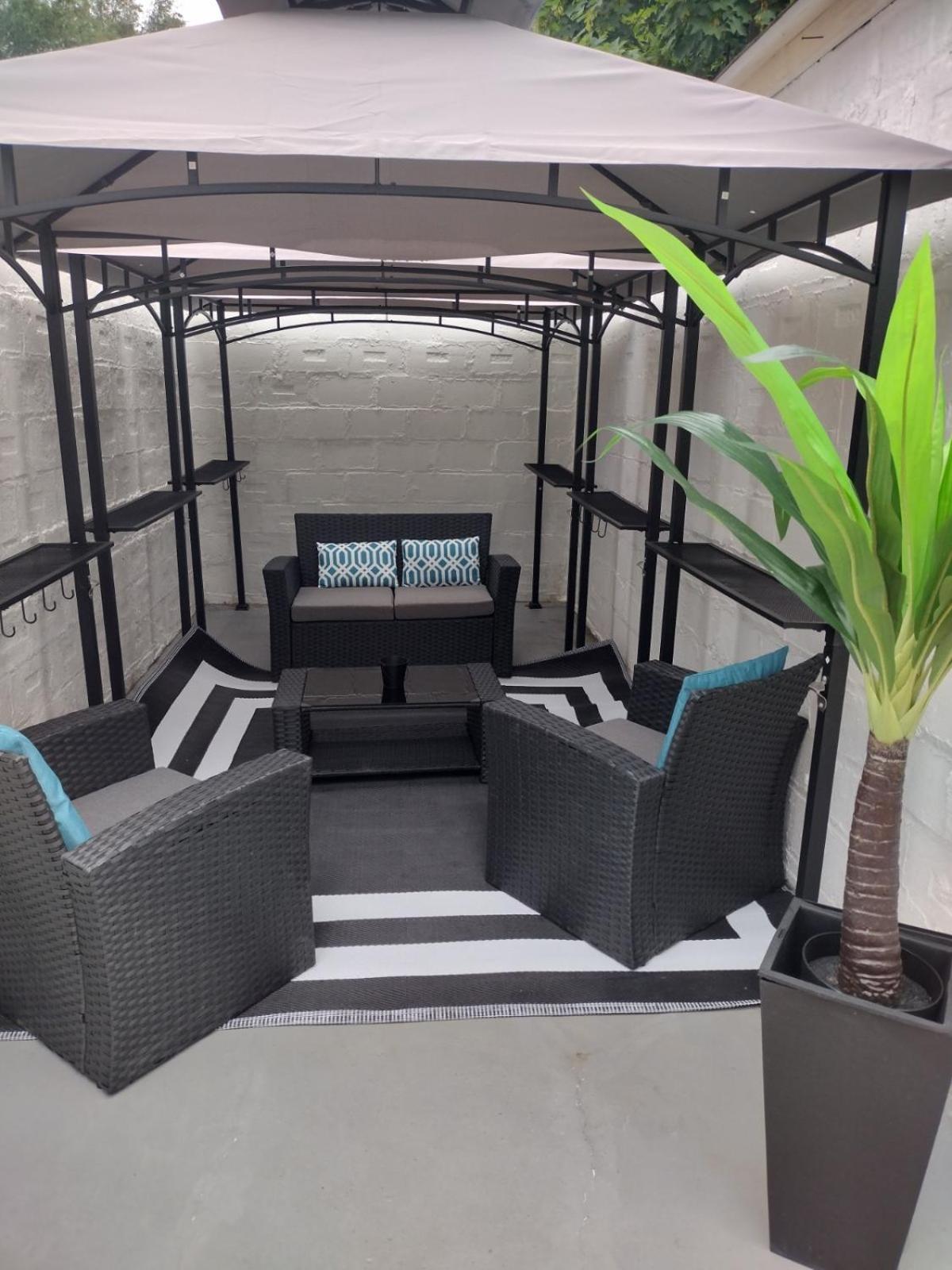 Homestay Hugh's And Nora's Place To New York