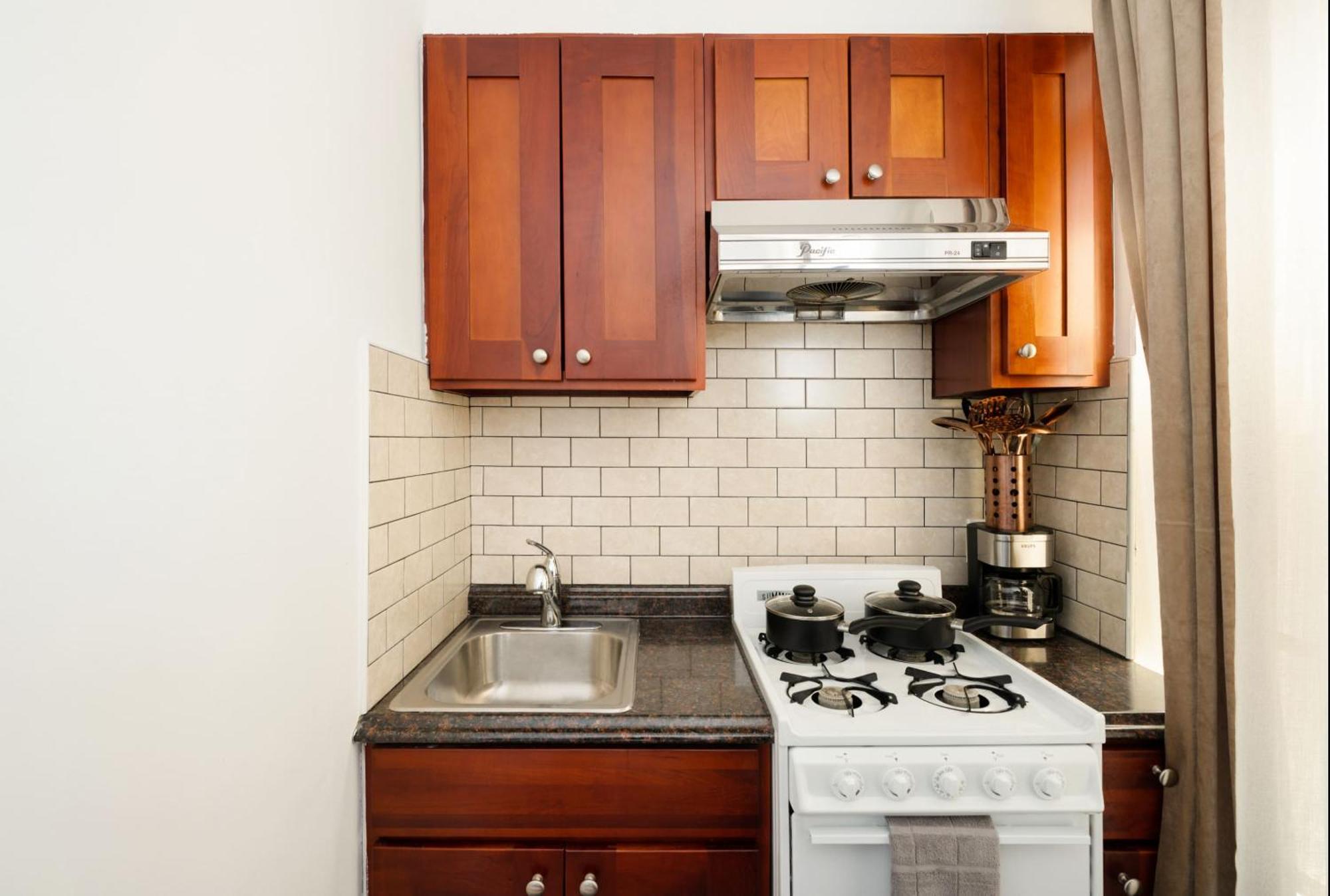 69-4d Trendy Lower East Side 1b Brand New *