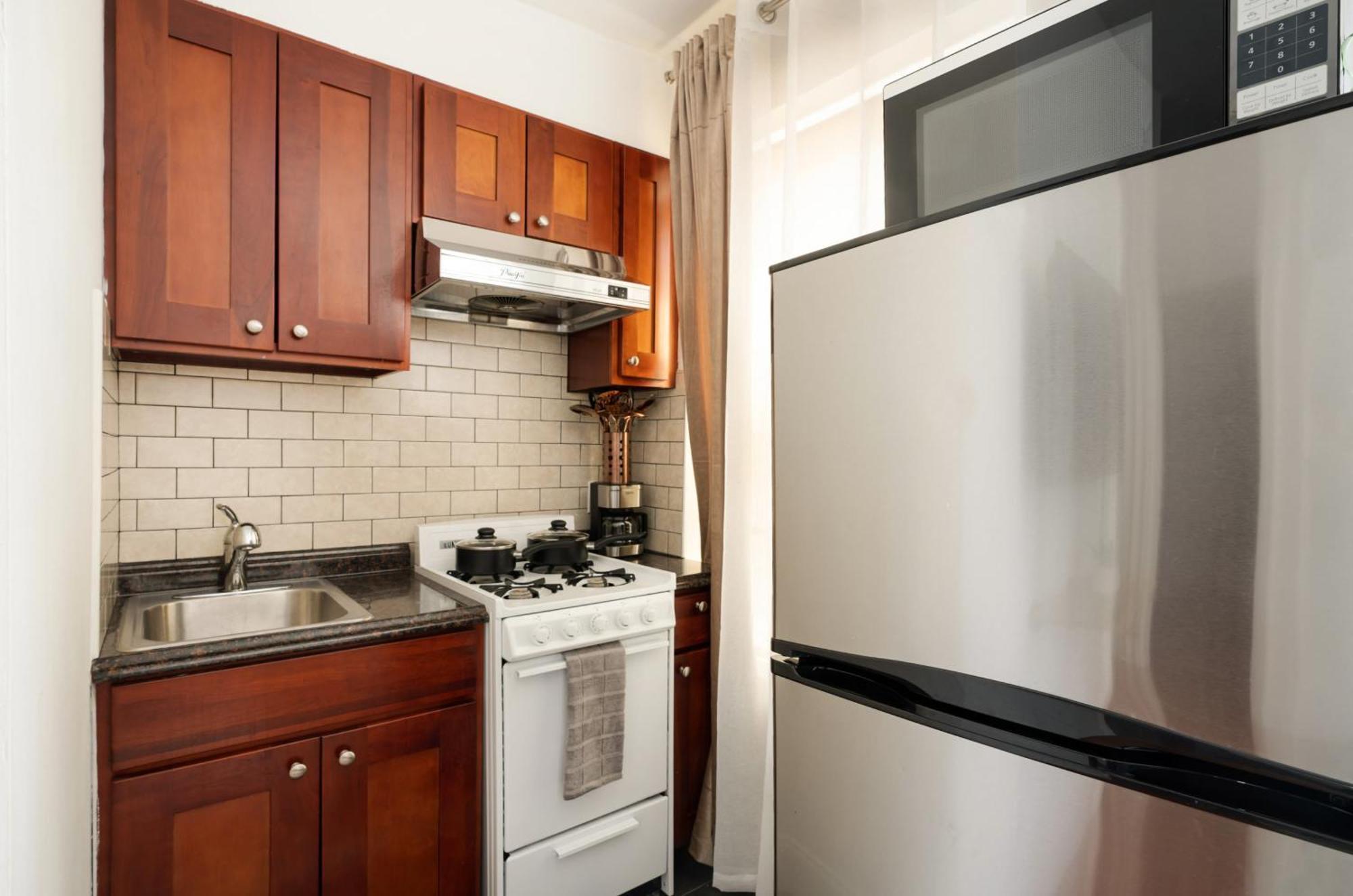 Apartment 69-4d Trendy Lower East Side 1b Brand New *