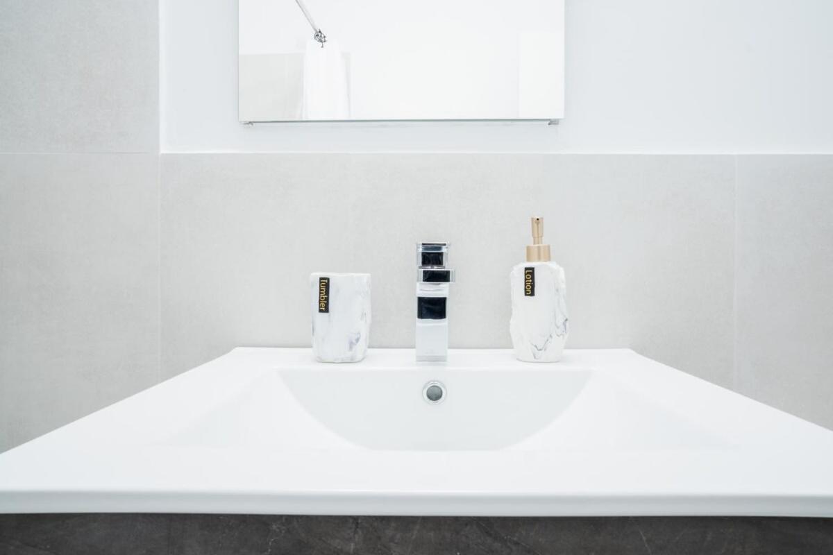 49-4a Prime Midtown Newly 2br Wd New York