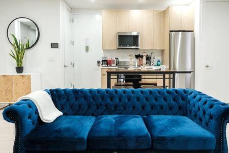 3br 2baths With Private Outdoors *