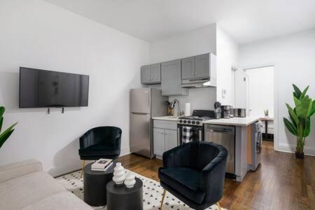 91-2a Stylish 3br 2bth With W D *