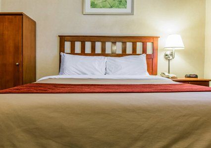 Red Lion & Long Island Hotel