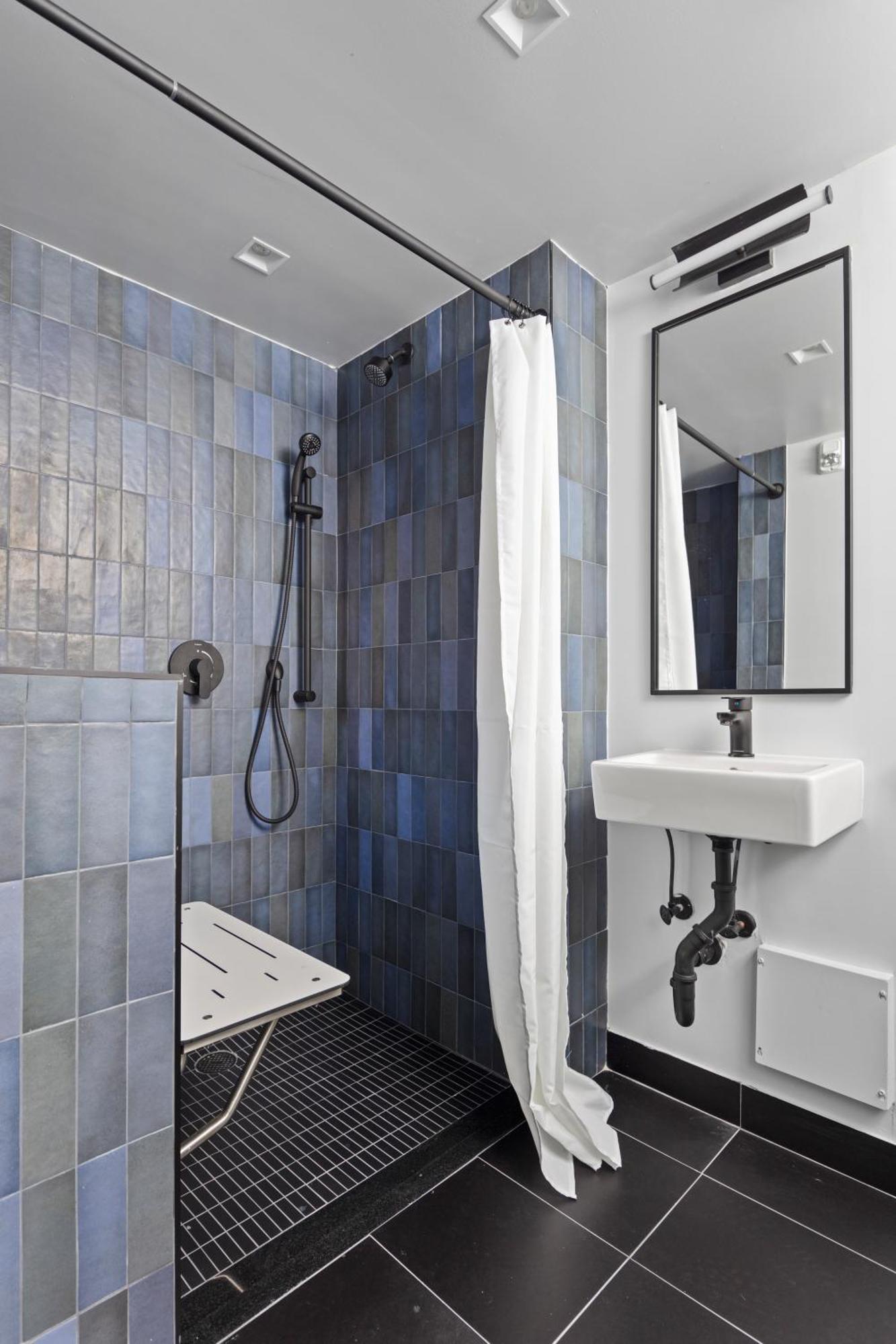 Hotel Riverside Tower 2*