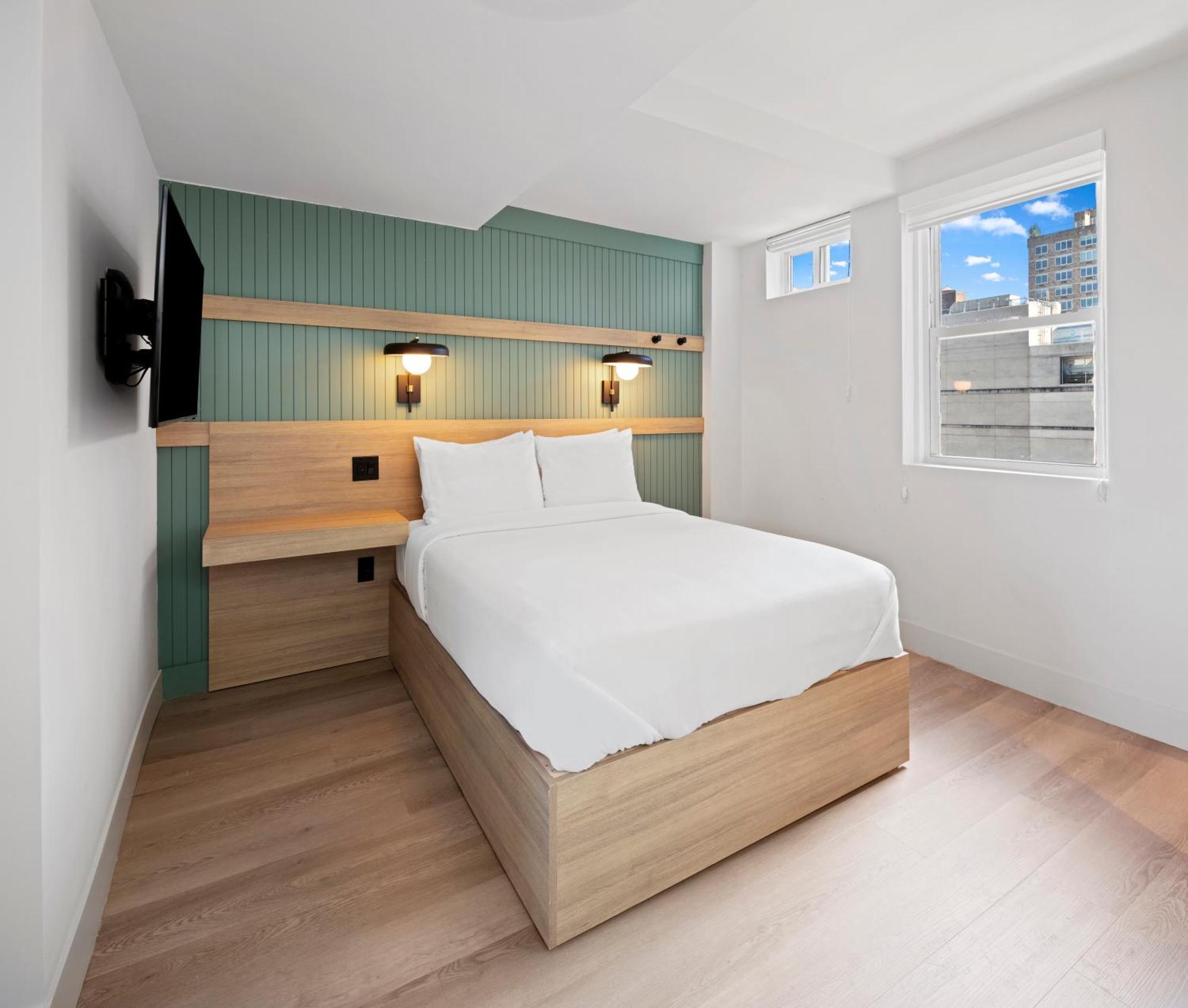 Riverside Tower Hotel 2*