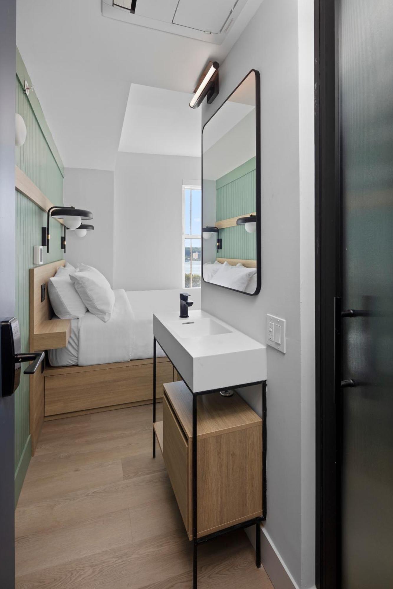 Hotel Riverside Tower 2*