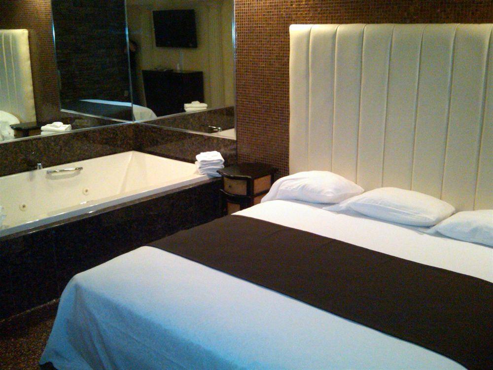 Surfside Three Motel New York