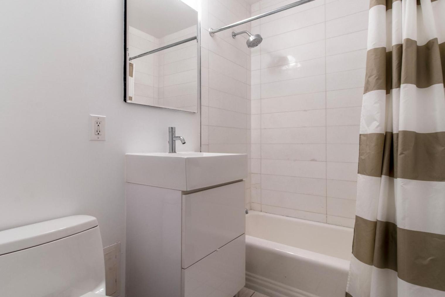 Apartment Lenox Hill 2br W Elevator Doorman Nr Art Nyc-1389