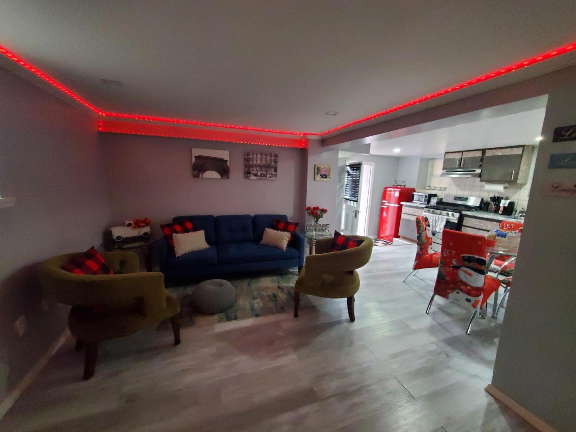 Lovely 2 Bedroom With 2 Entrance And Parking With A Fee