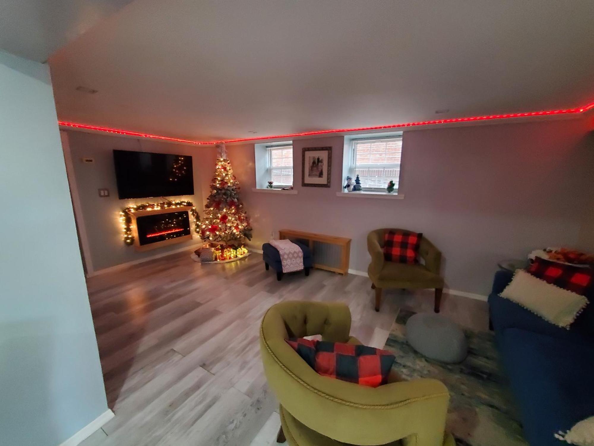 Lovely 2 Bedroom With 2 Entrance And Parking With A Fee Apartment