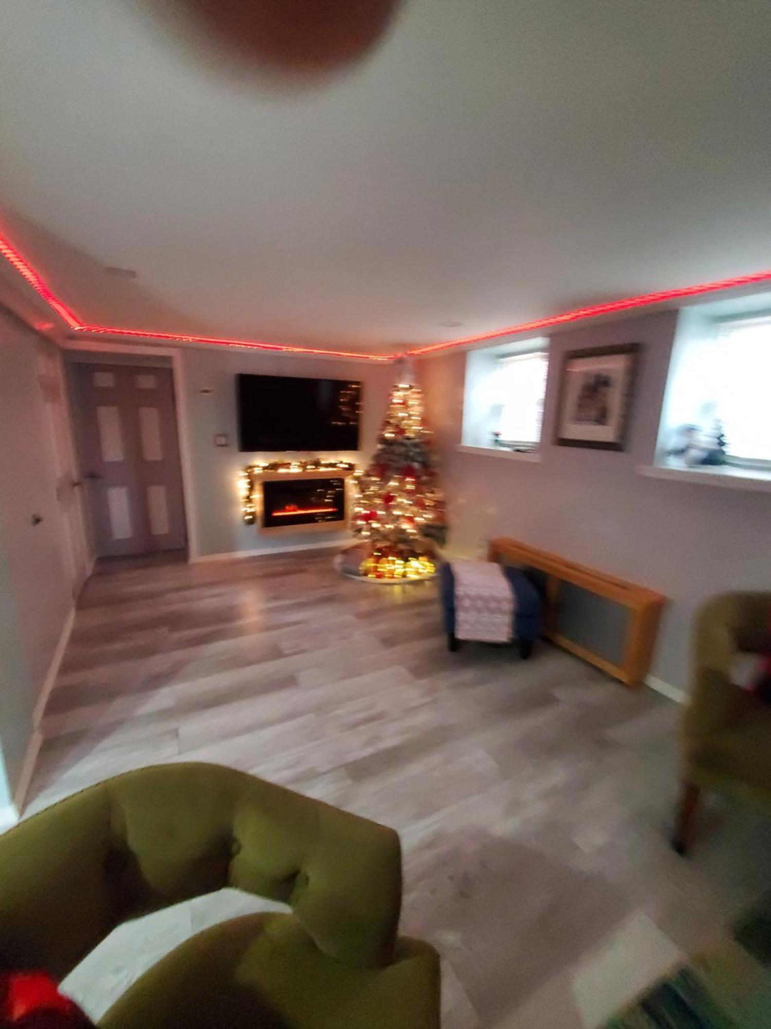 Lovely 2 Bedroom With 2 Entrance And Parking With A Fee Apartment *